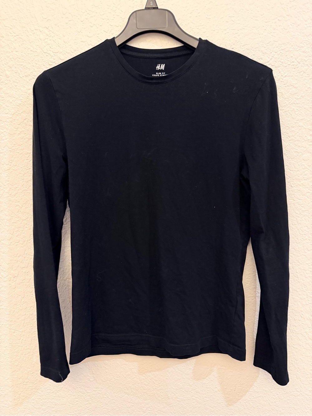 H&M Men’s Black Long-Sleeve Crewneck Tee
